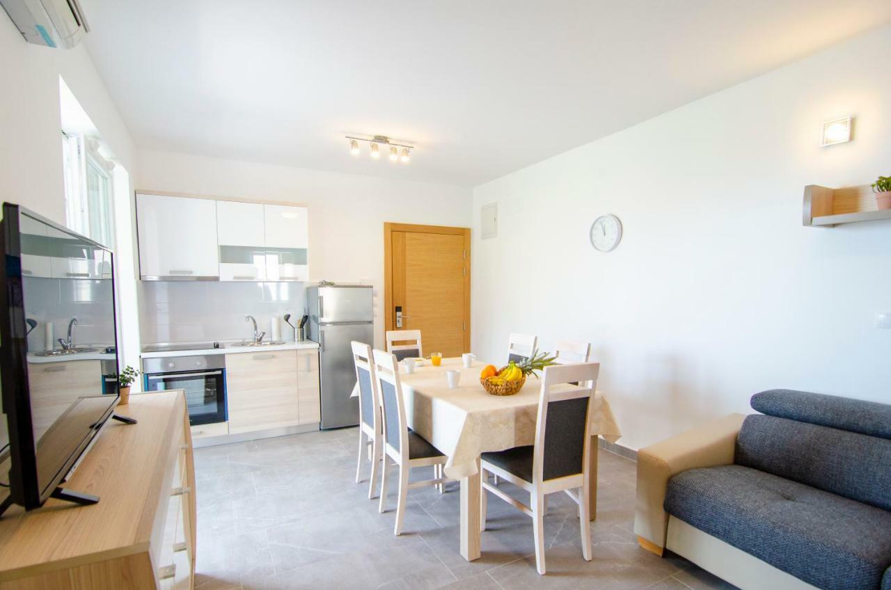 Apartments Sara 3 ボル エクステリア 写真