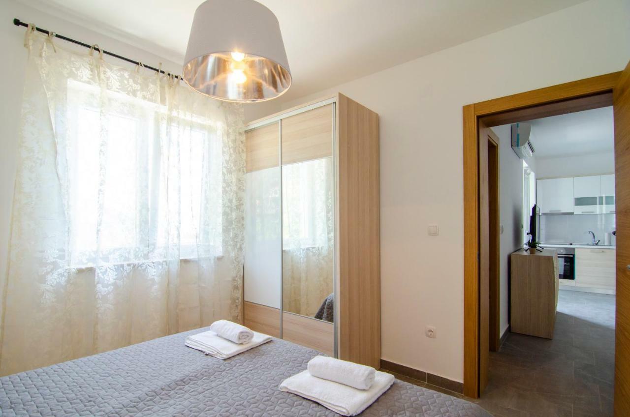 Apartments Sara 3 ボル エクステリア 写真