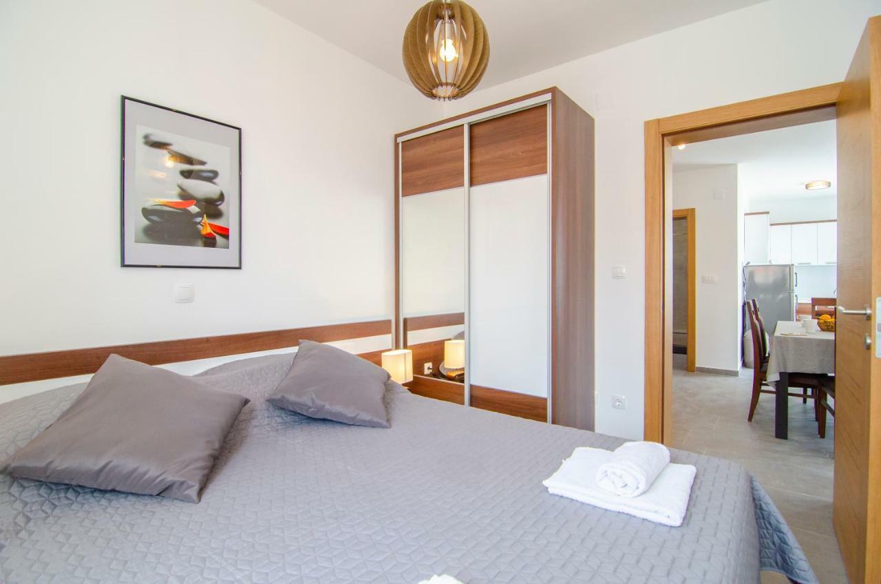 Apartments Sara 3 ボル エクステリア 写真