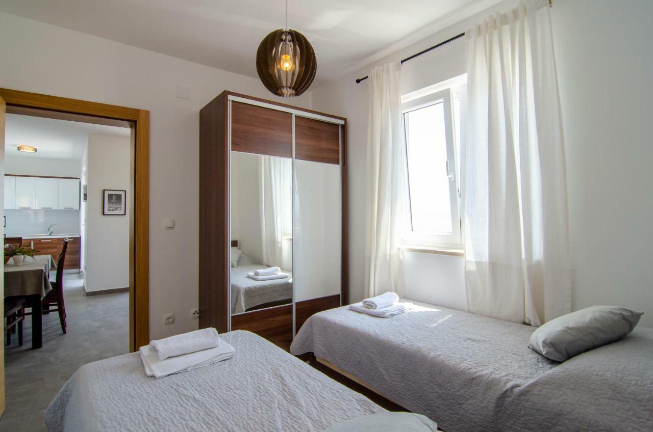 Apartments Sara 3 ボル エクステリア 写真