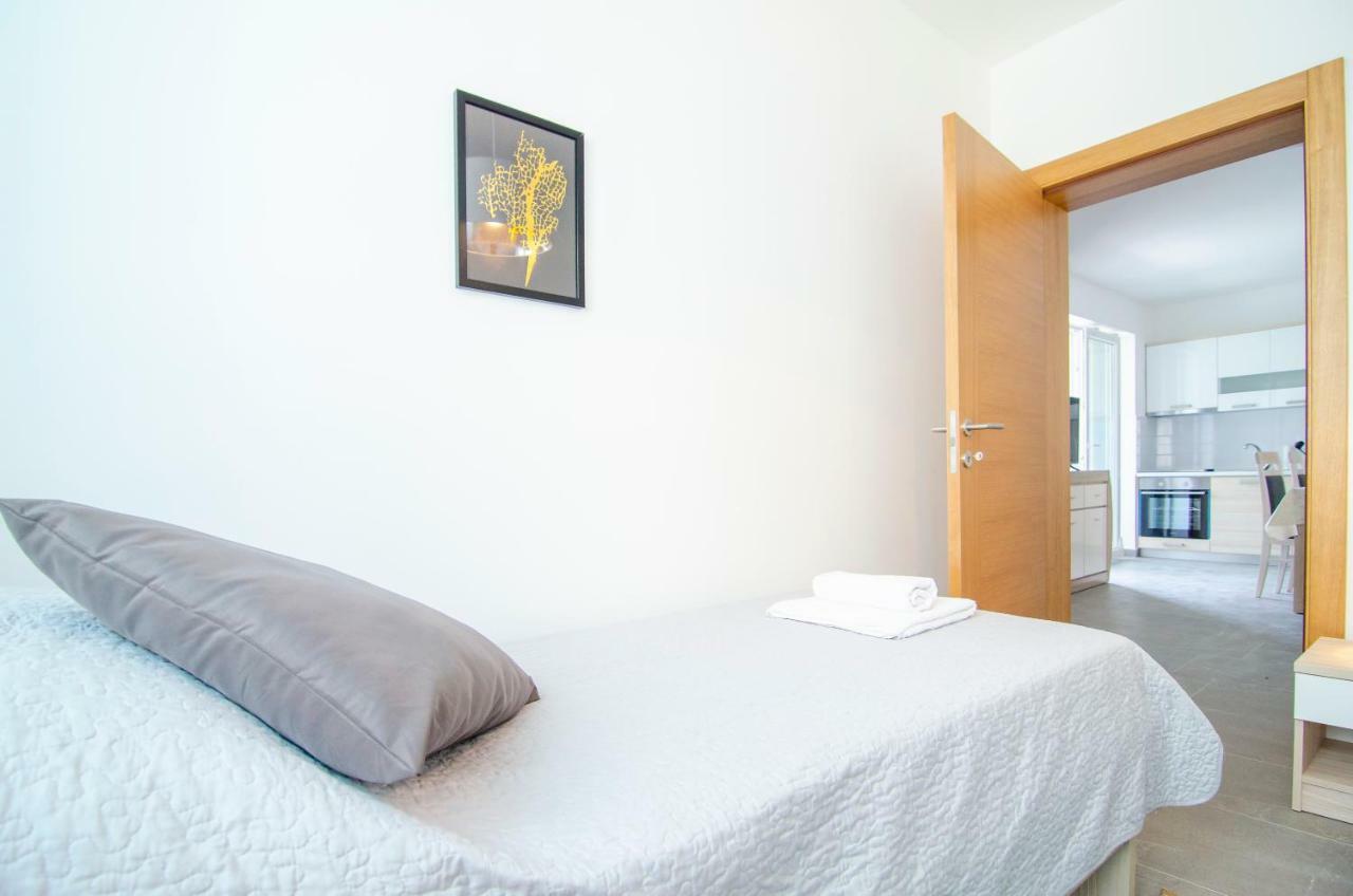 Apartments Sara 3 ボル エクステリア 写真