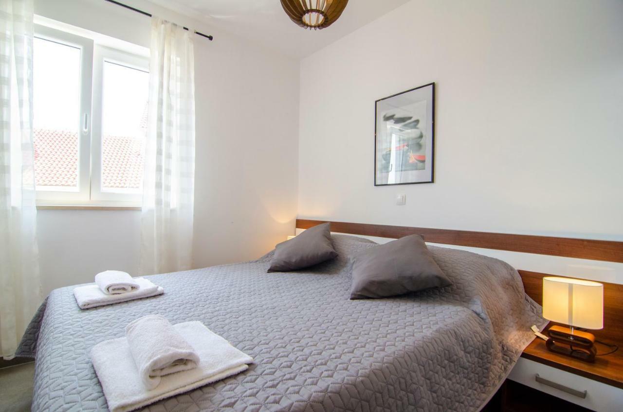 Apartments Sara 3 ボル エクステリア 写真