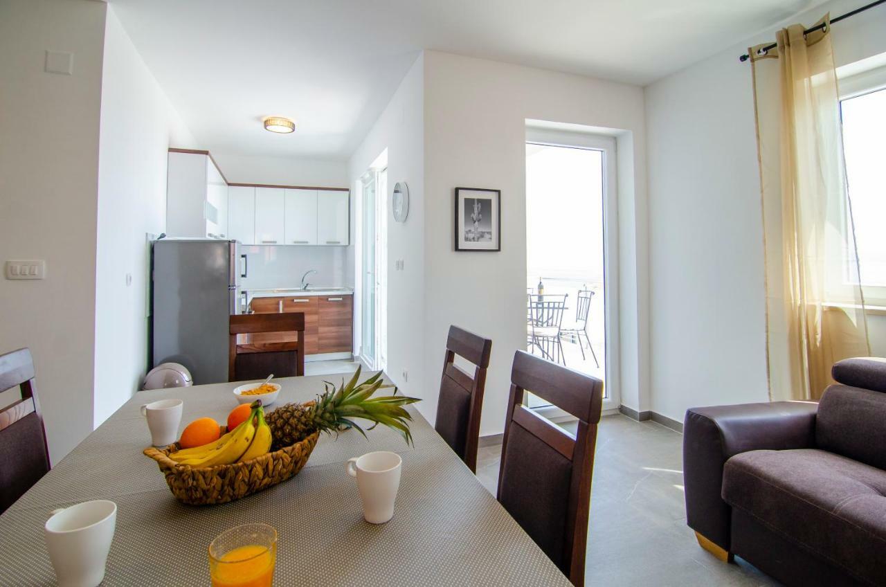 Apartments Sara 3 ボル エクステリア 写真