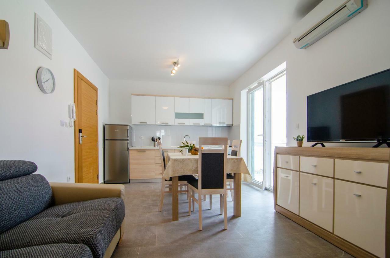 Apartments Sara 3 ボル エクステリア 写真