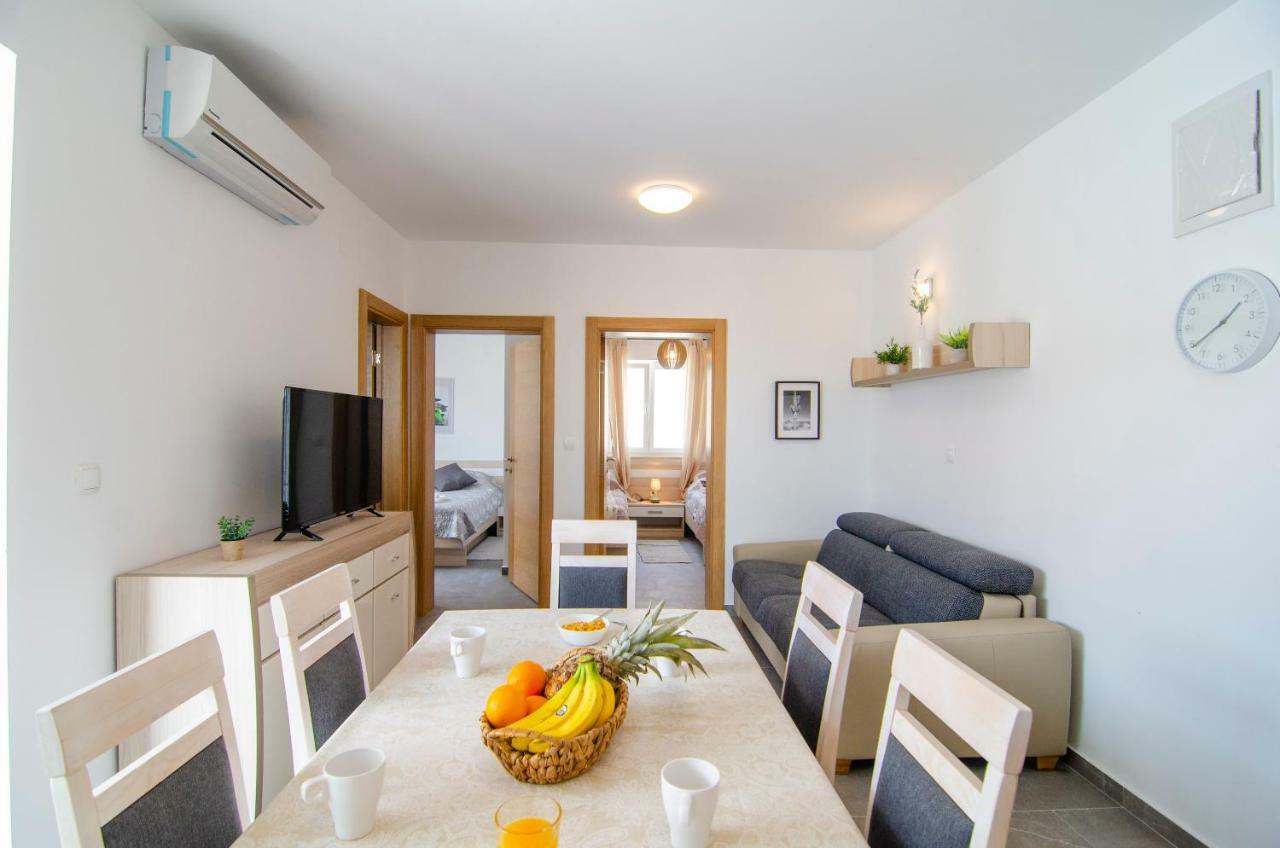 Apartments Sara 3 ボル エクステリア 写真
